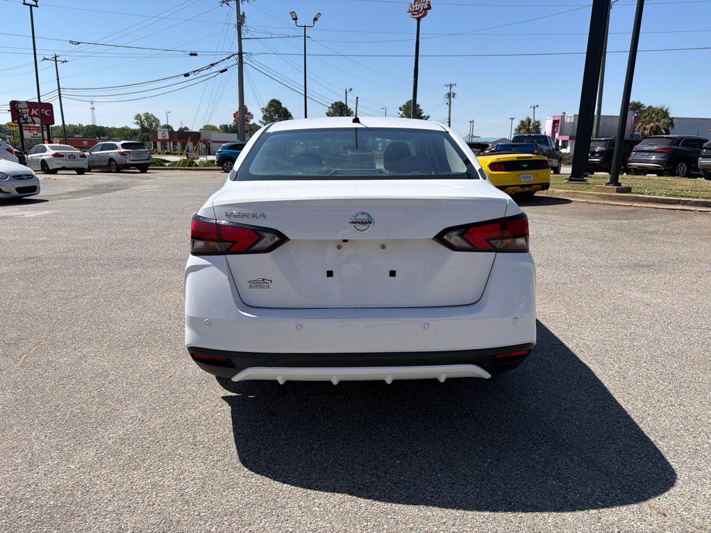 2021 Nissan Versa Image 6