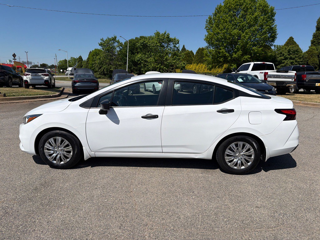 2021 Nissan Versa Image 7