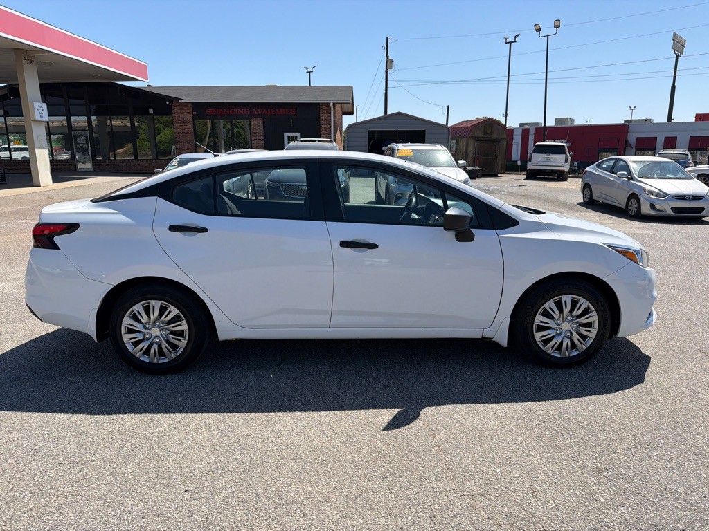 2021 Nissan Versa Image 8