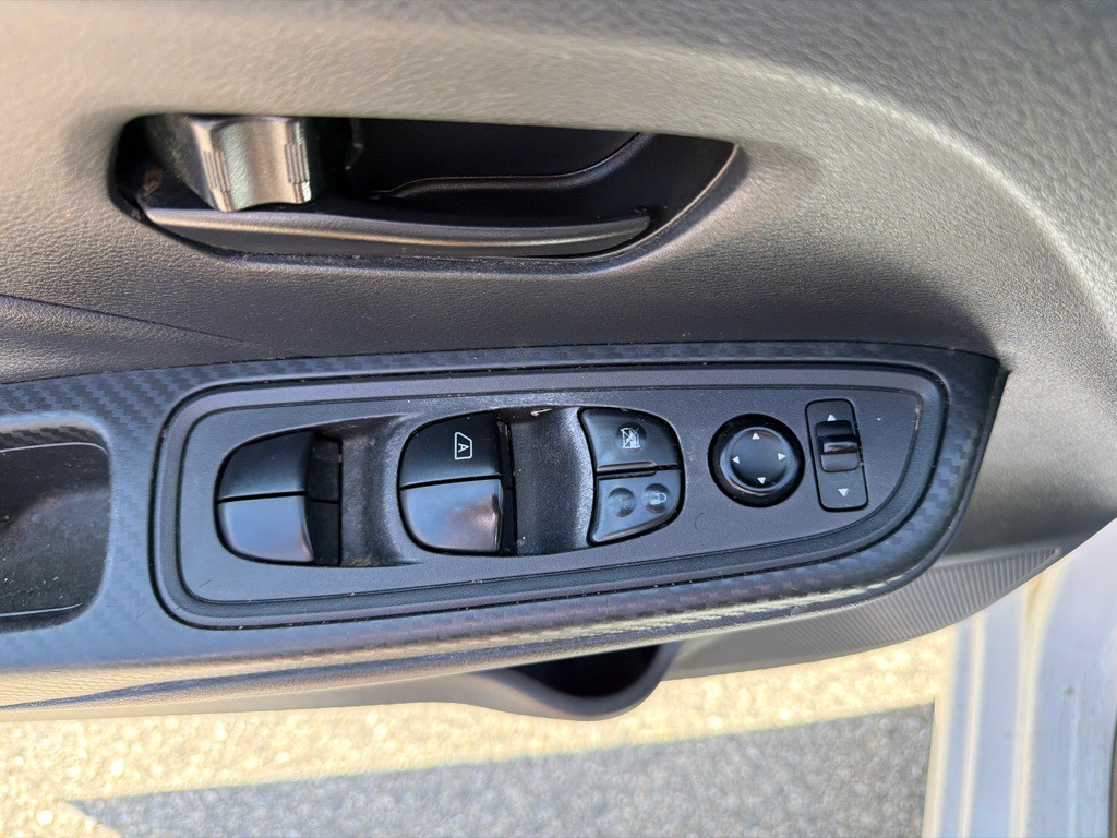 2021 Nissan Versa Image 11