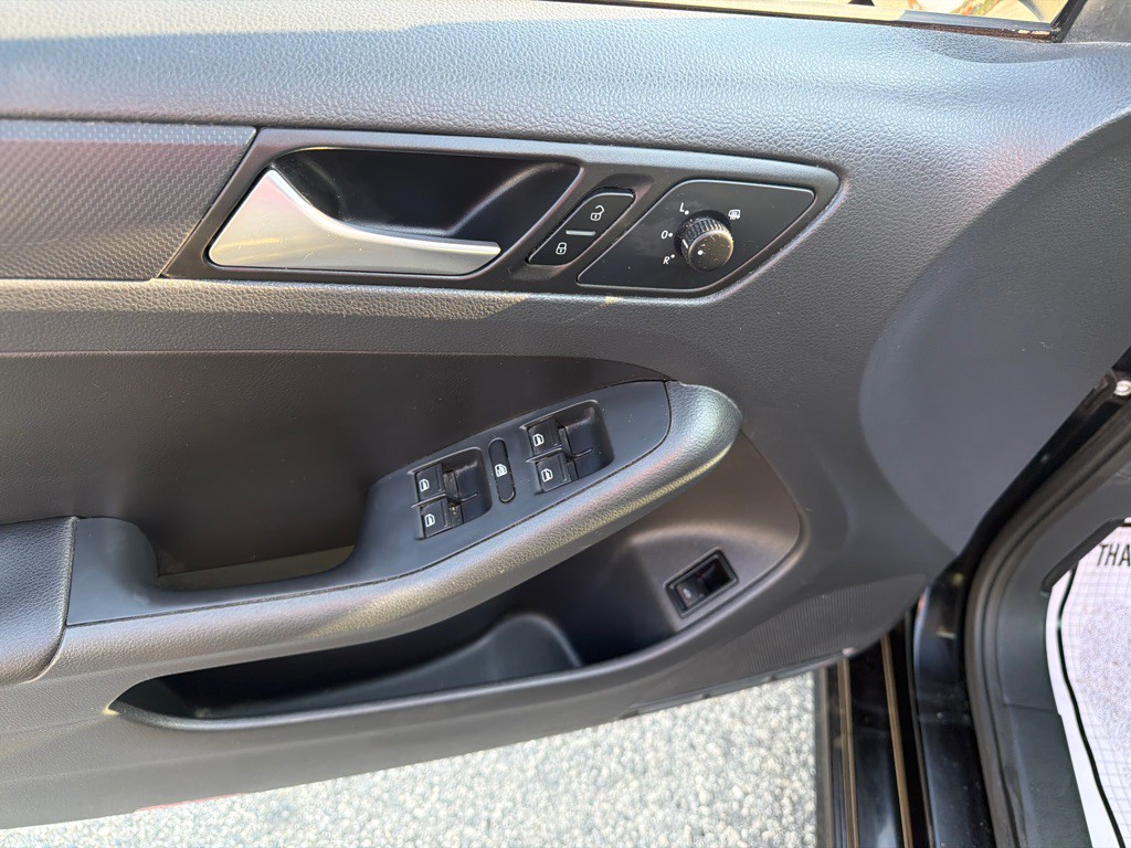 2014 Volkswagen Jetta Image 11