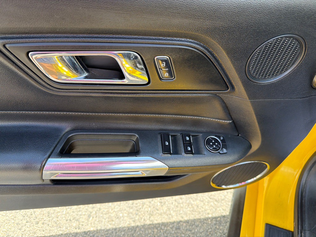 2017 Ford Mustang Image 18