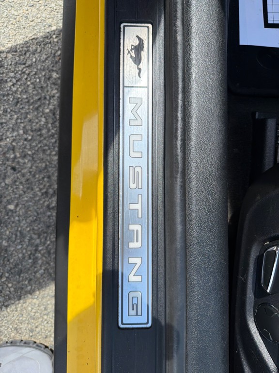 2017 Ford Mustang Image 19