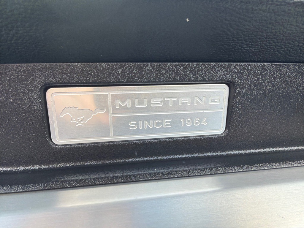 2017 Ford Mustang Image 25