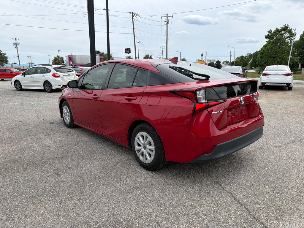2019 Toyota Prius Image 2