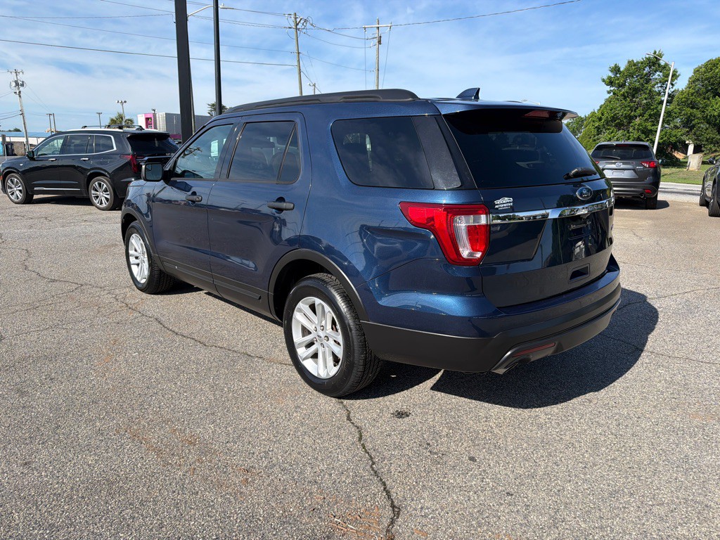 2017 Ford Explorer Image 2