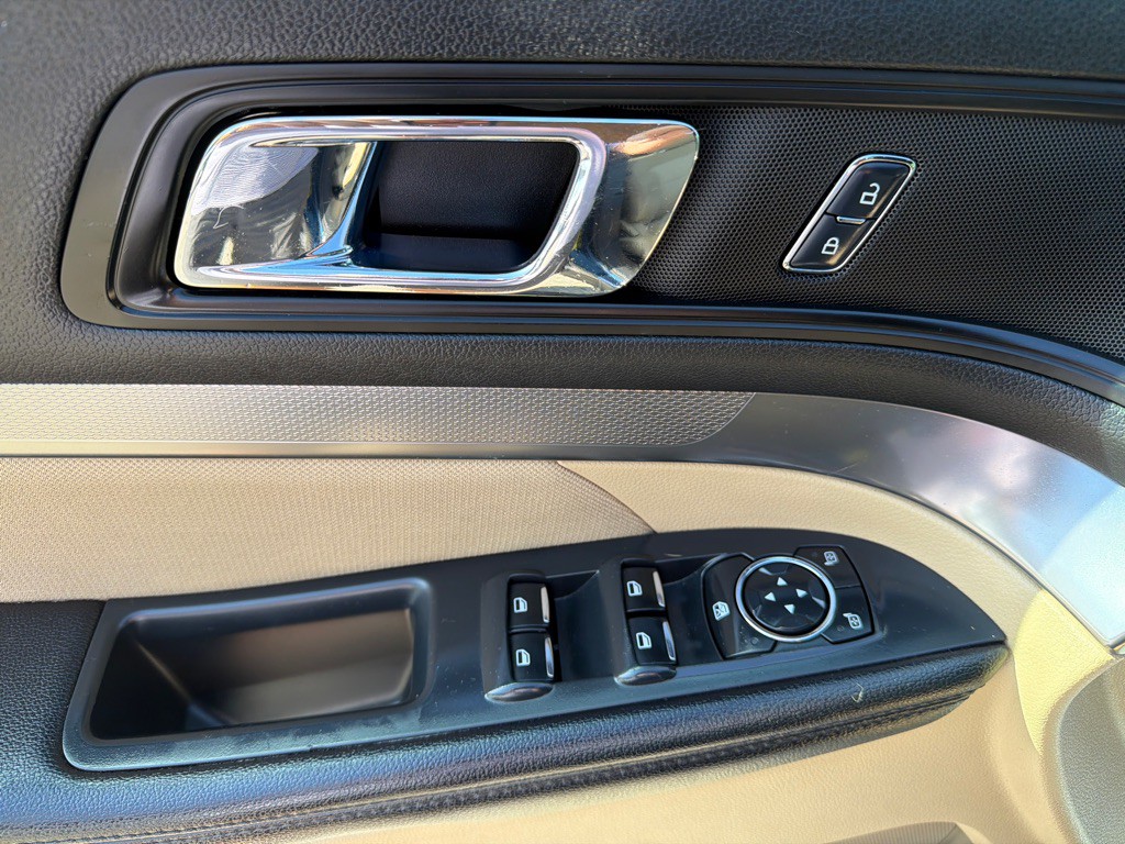 2017 Ford Explorer Image 12