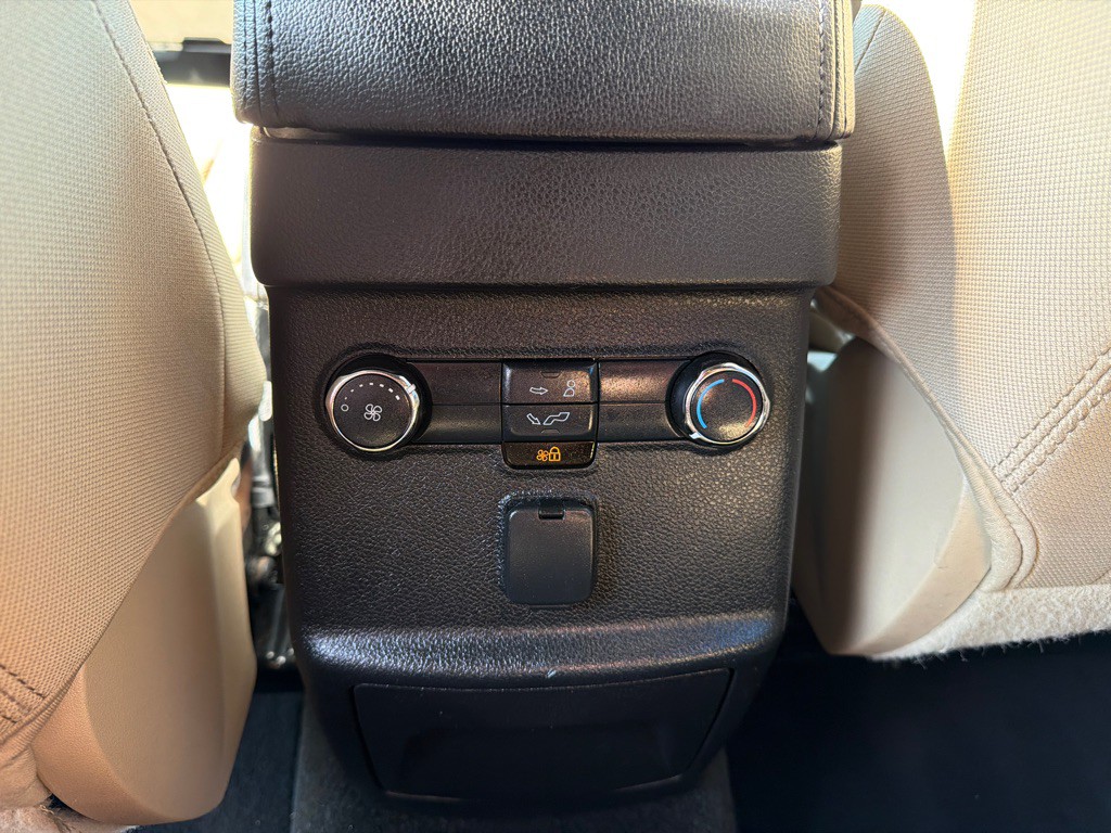 2017 Ford Explorer Image 19