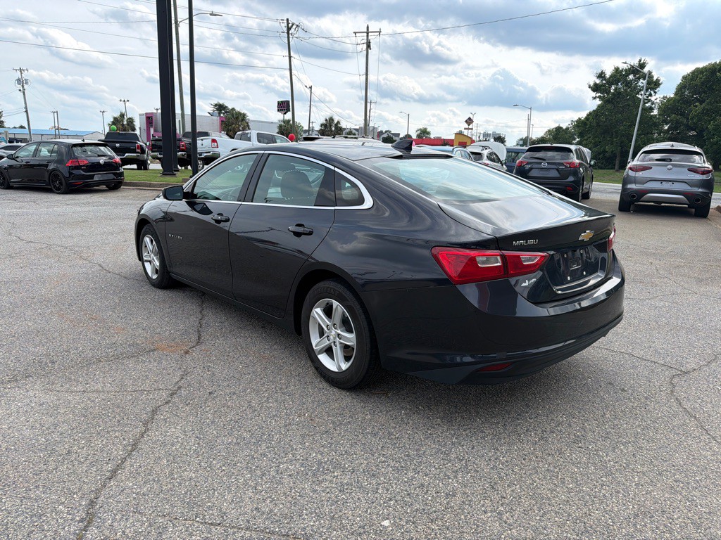 2023 Chevrolet Malibu Image 2