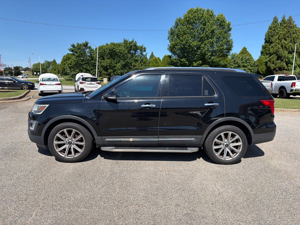2017 Ford Explorer Image 2