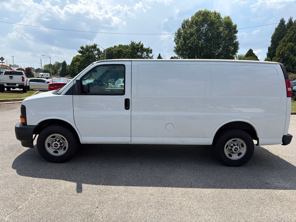 2017 GMC Savana Image 2