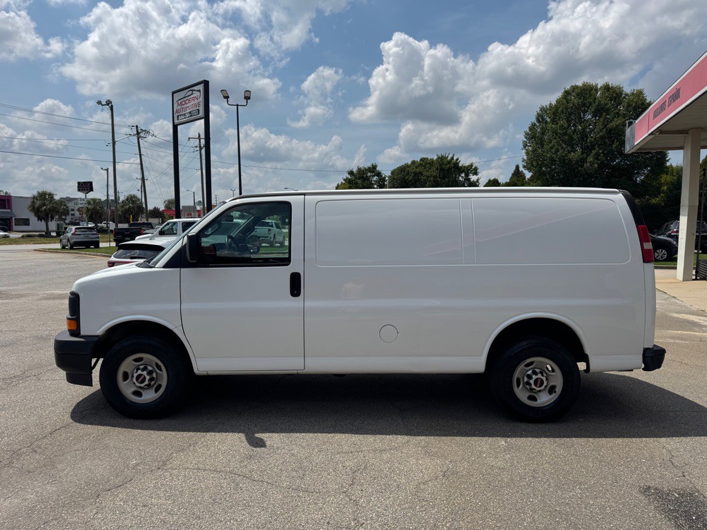 2017 GMC Savana Image 2