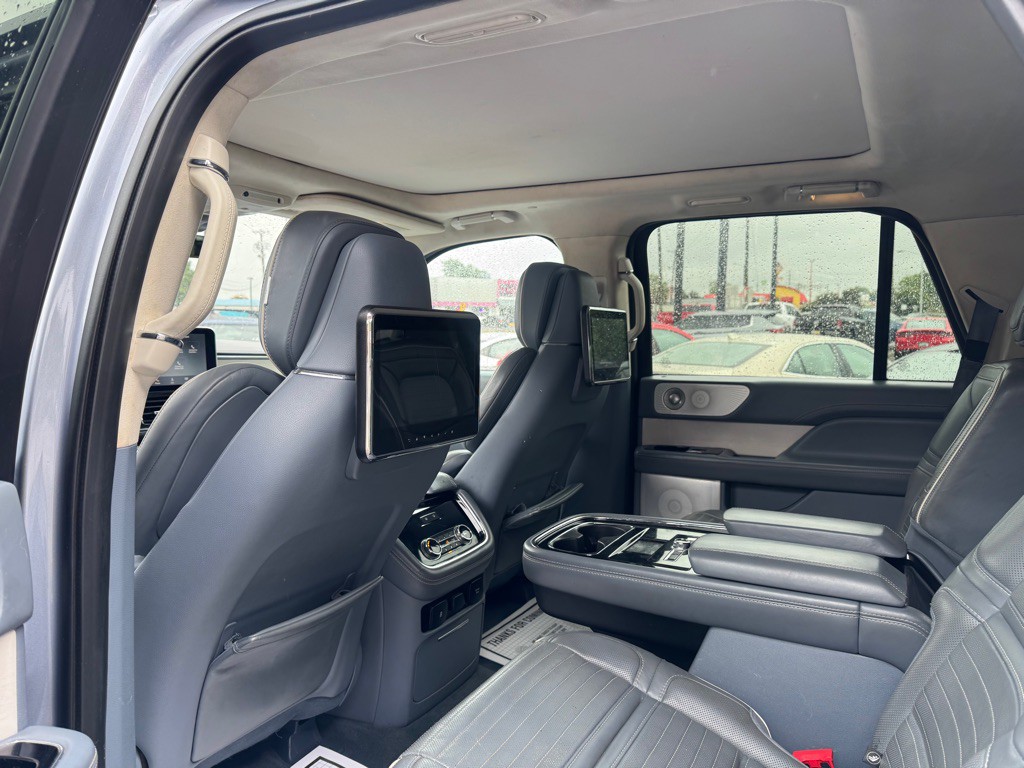 2019 Lincoln Navigator Image 9