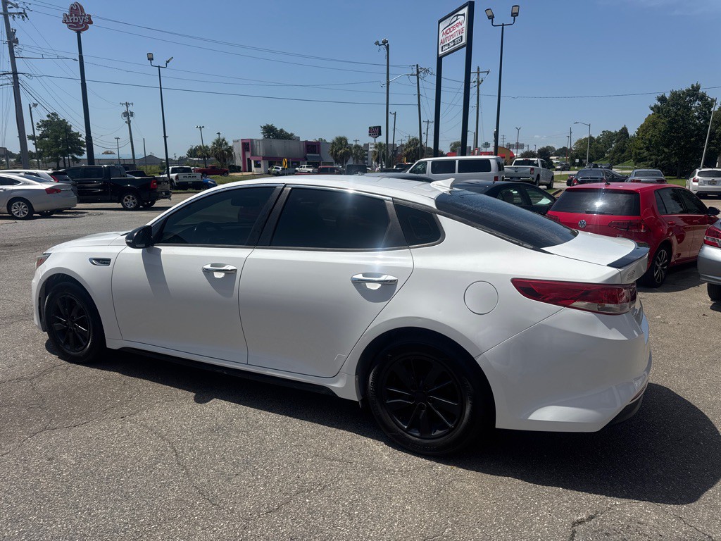 2017 Kia Optima Image 2