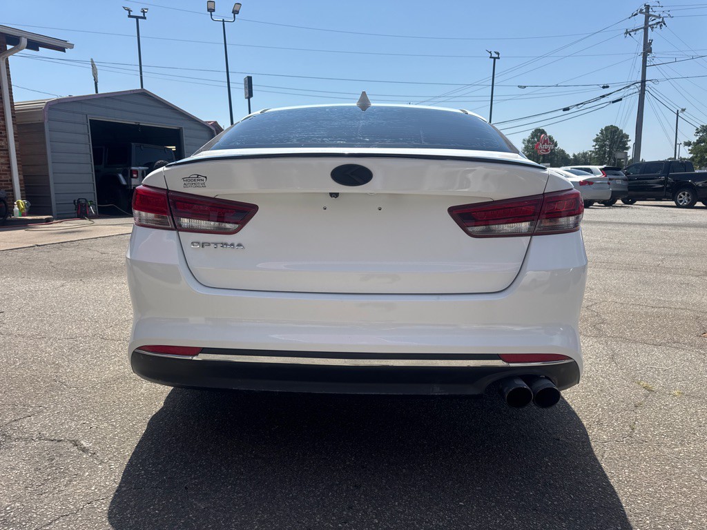 2017 Kia Optima Image 3
