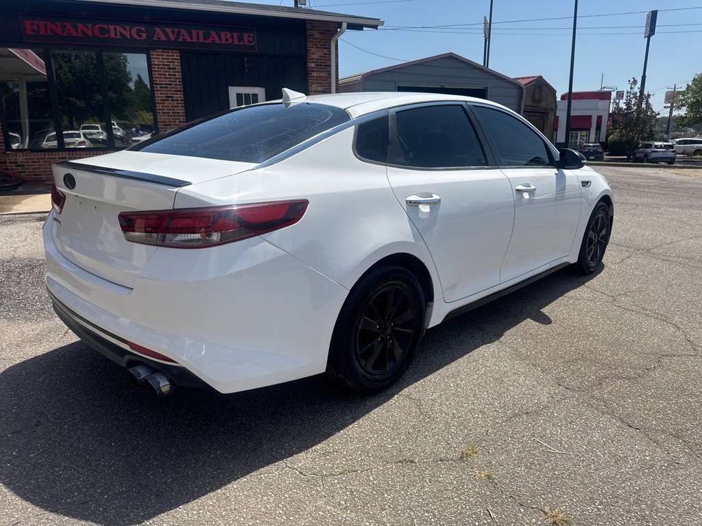 2017 Kia Optima Image 4