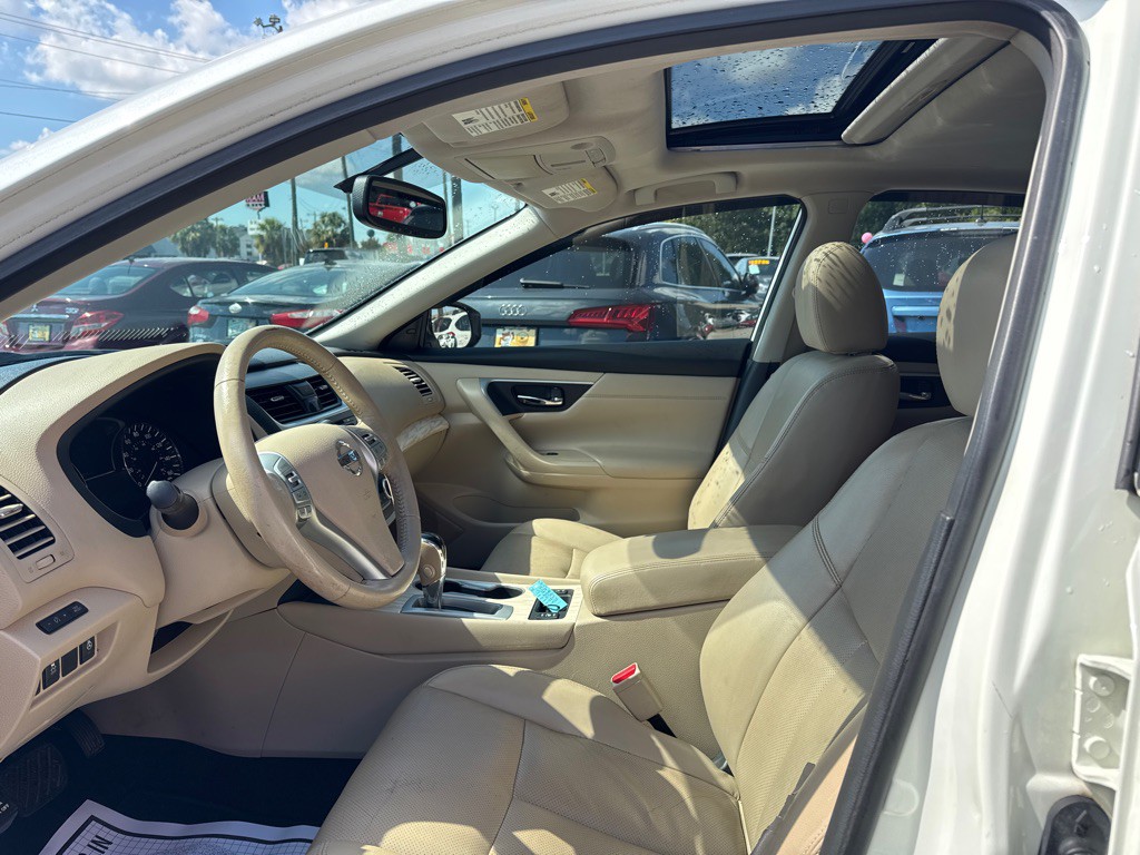 2016 Nissan Altima Image 8