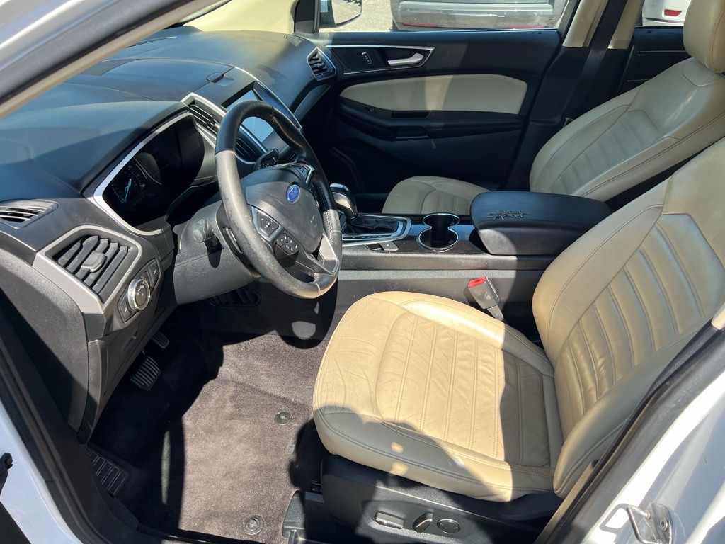 2016 Ford Edge Image 9
