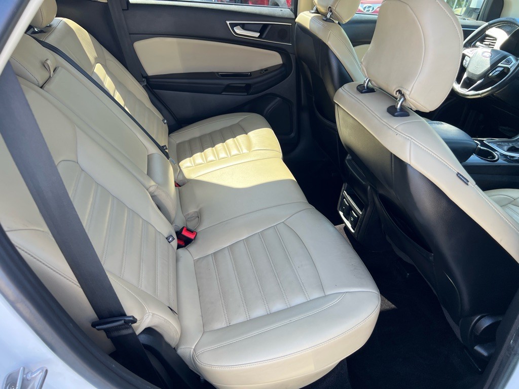 2016 Ford Edge Image 11