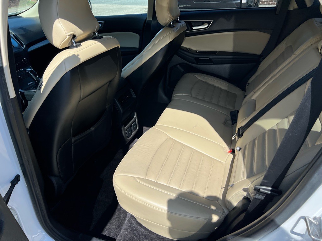 2016 Ford Edge Image 12