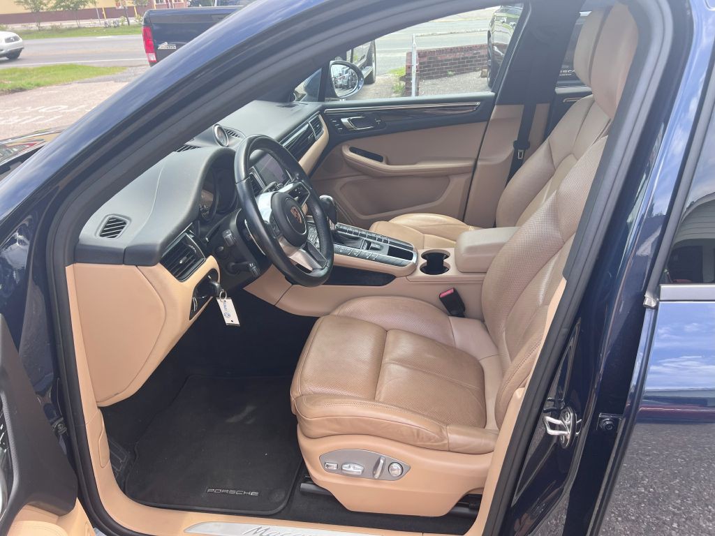 2017 Porsche Macan Image 9