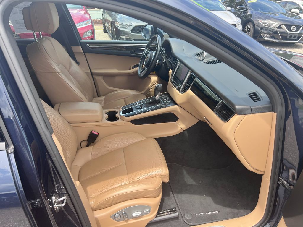 2017 Porsche Macan Image 10
