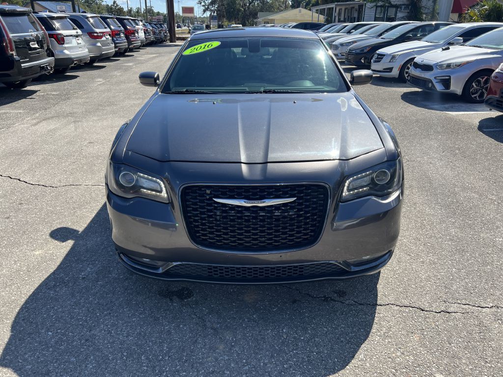 2016 Chrysler 300 Image 2