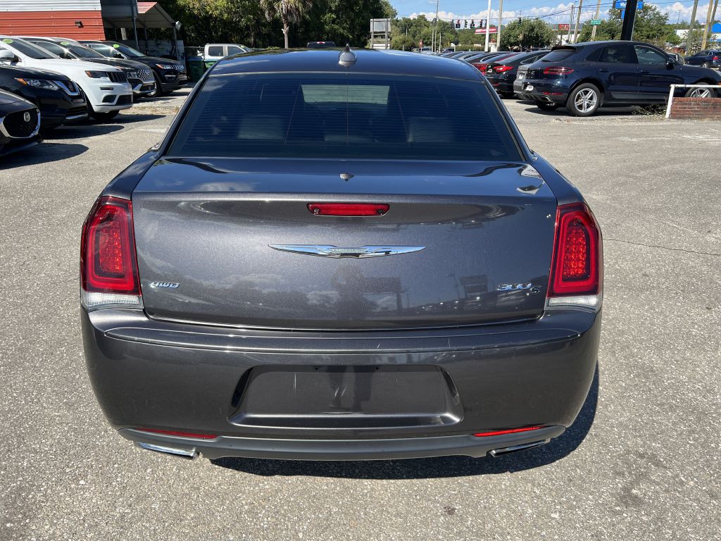 2016 Chrysler 300 Image 6