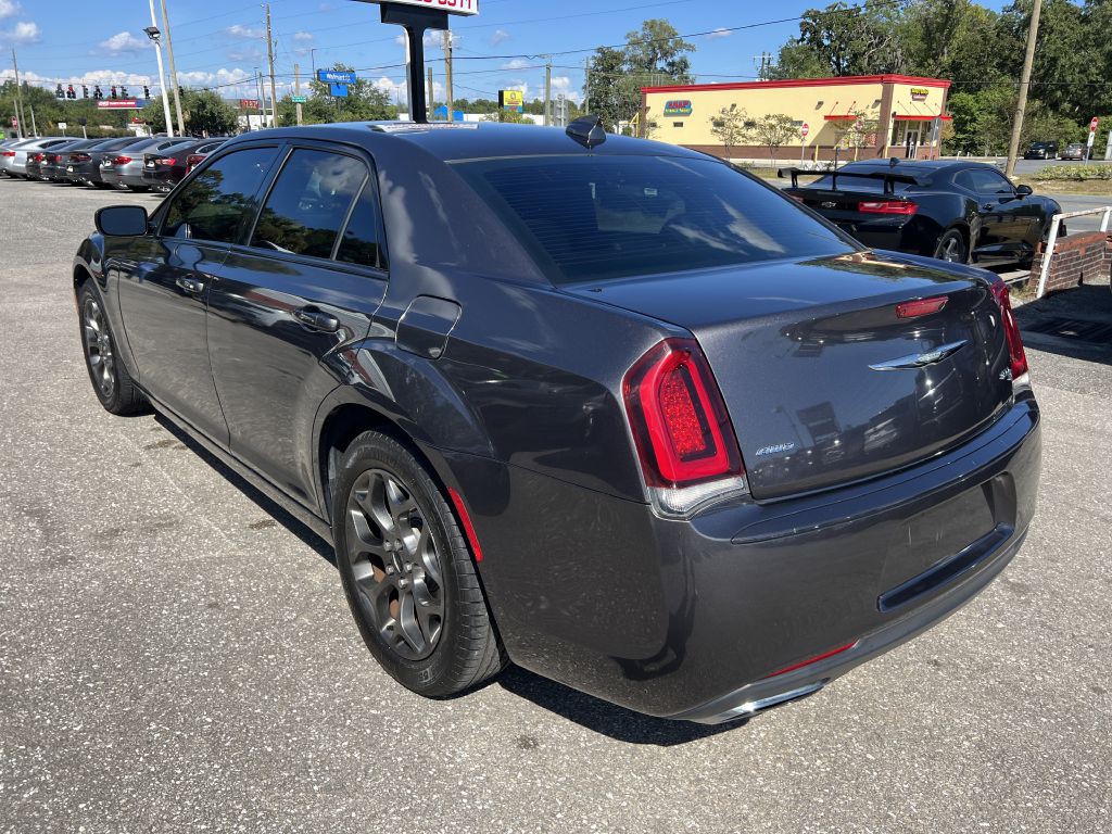2016 Chrysler 300 Image 7