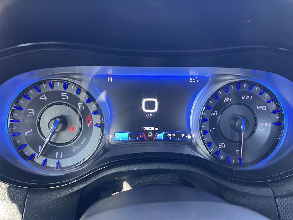 2016 Chrysler 300 Image 14