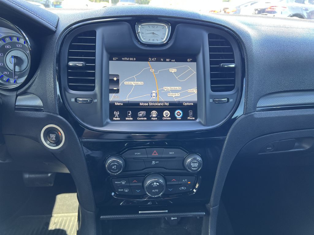 2016 Chrysler 300 Image 15