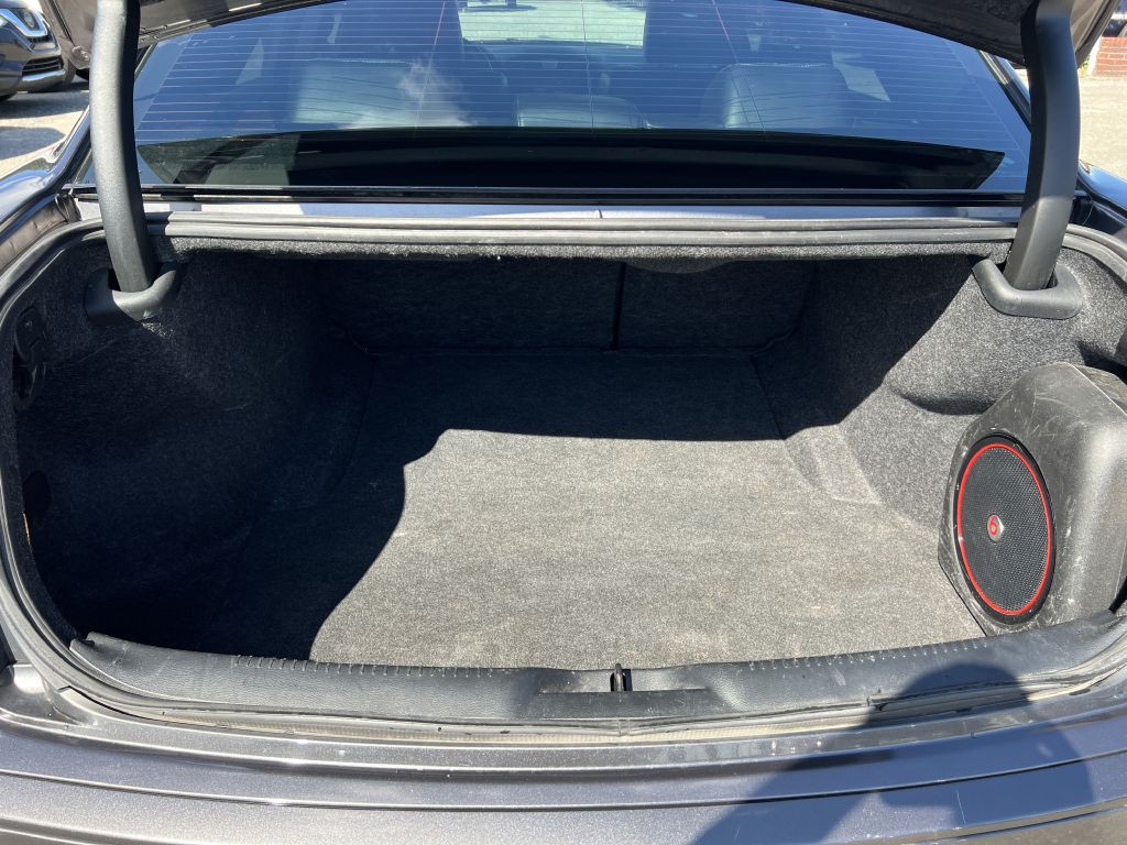 2016 Chrysler 300 Image 17