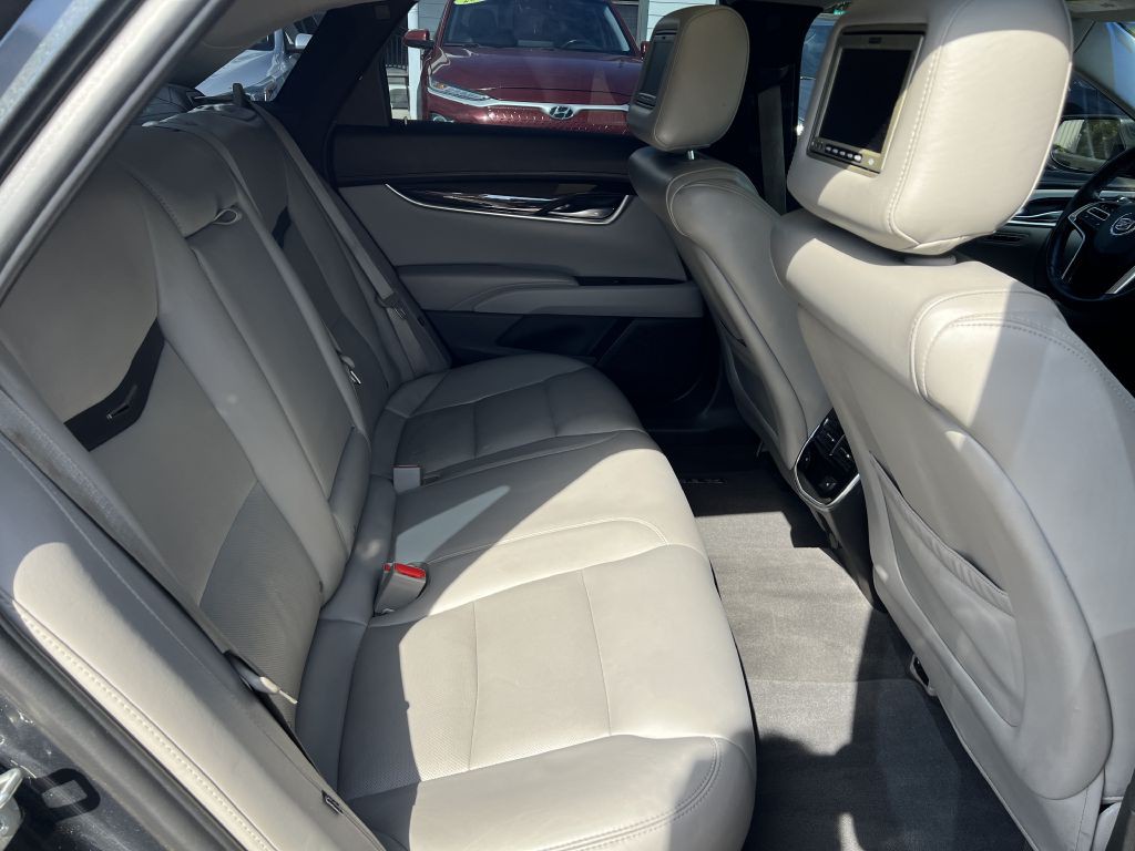 2013 Cadillac XTS Image 11