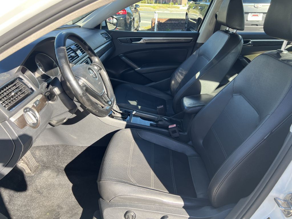 2018 Volkswagen Passat Image 9