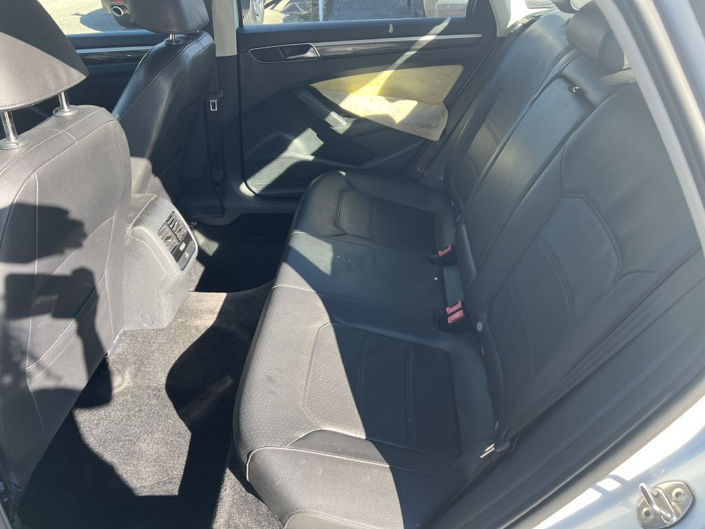 2018 Volkswagen Passat Image 12