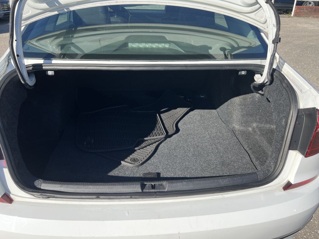 2018 Volkswagen Passat Image 18