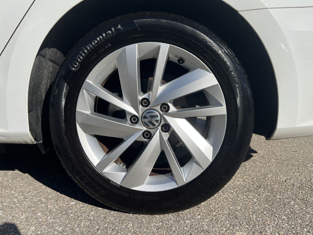 2018 Volkswagen Passat Image 19