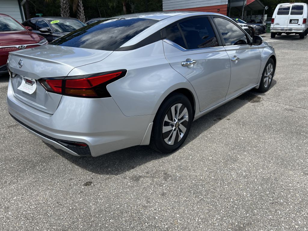 2021 Nissan Altima Image 5