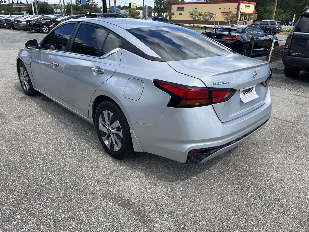 2021 Nissan Altima Image 7