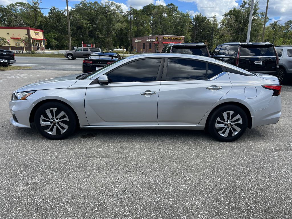 2021 Nissan Altima Image 8