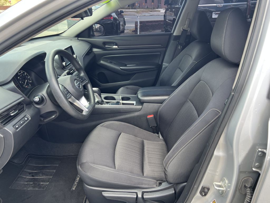 2021 Nissan Altima Image 9