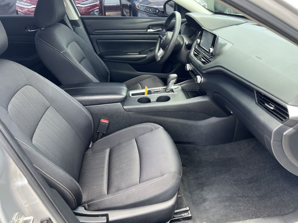 2021 Nissan Altima Image 10