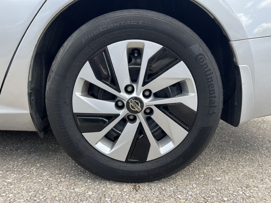 2021 Nissan Altima Image 19