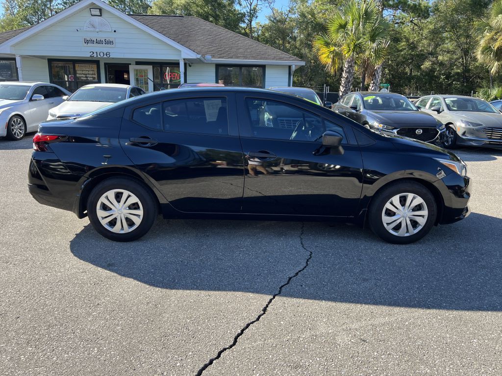 2020 Nissan Versa Image 4