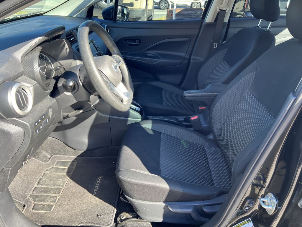 2020 Nissan Versa Image 9
