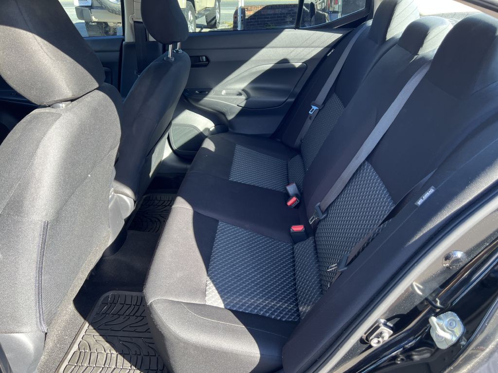 2020 Nissan Versa Image 12
