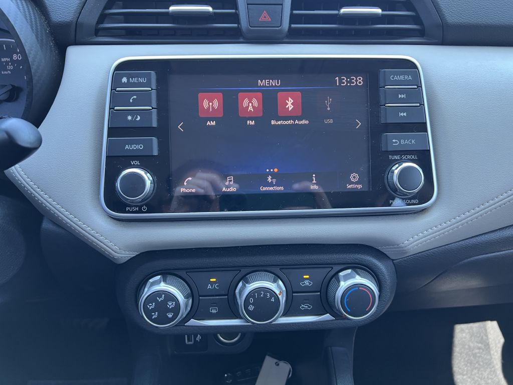 2020 Nissan Versa Image 15
