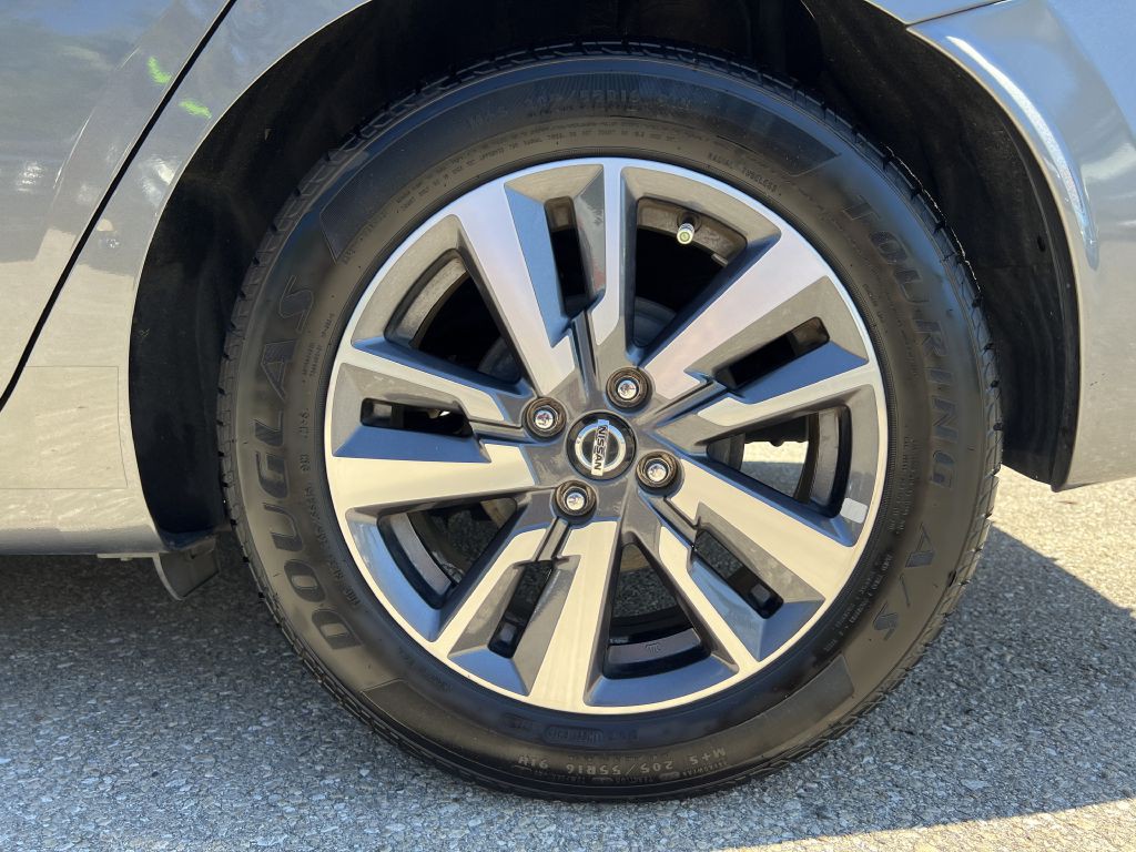 2020 Nissan Versa Image 19
