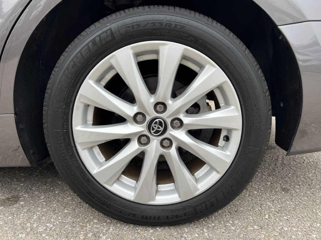 2020 Toyota Camry Image 19