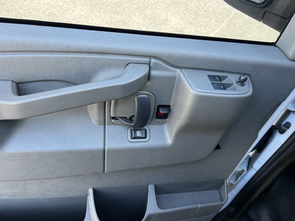 2020 Chevrolet Express Image 15